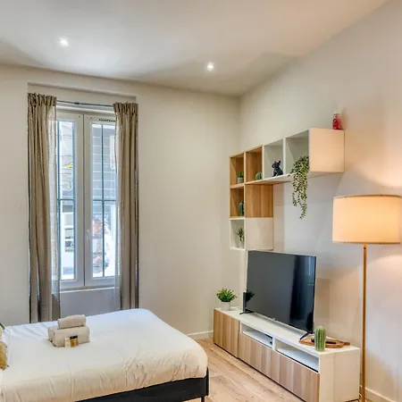 Le Berlioz - Cosy - Métro A Et B - Wifi Inclus Apartamento *